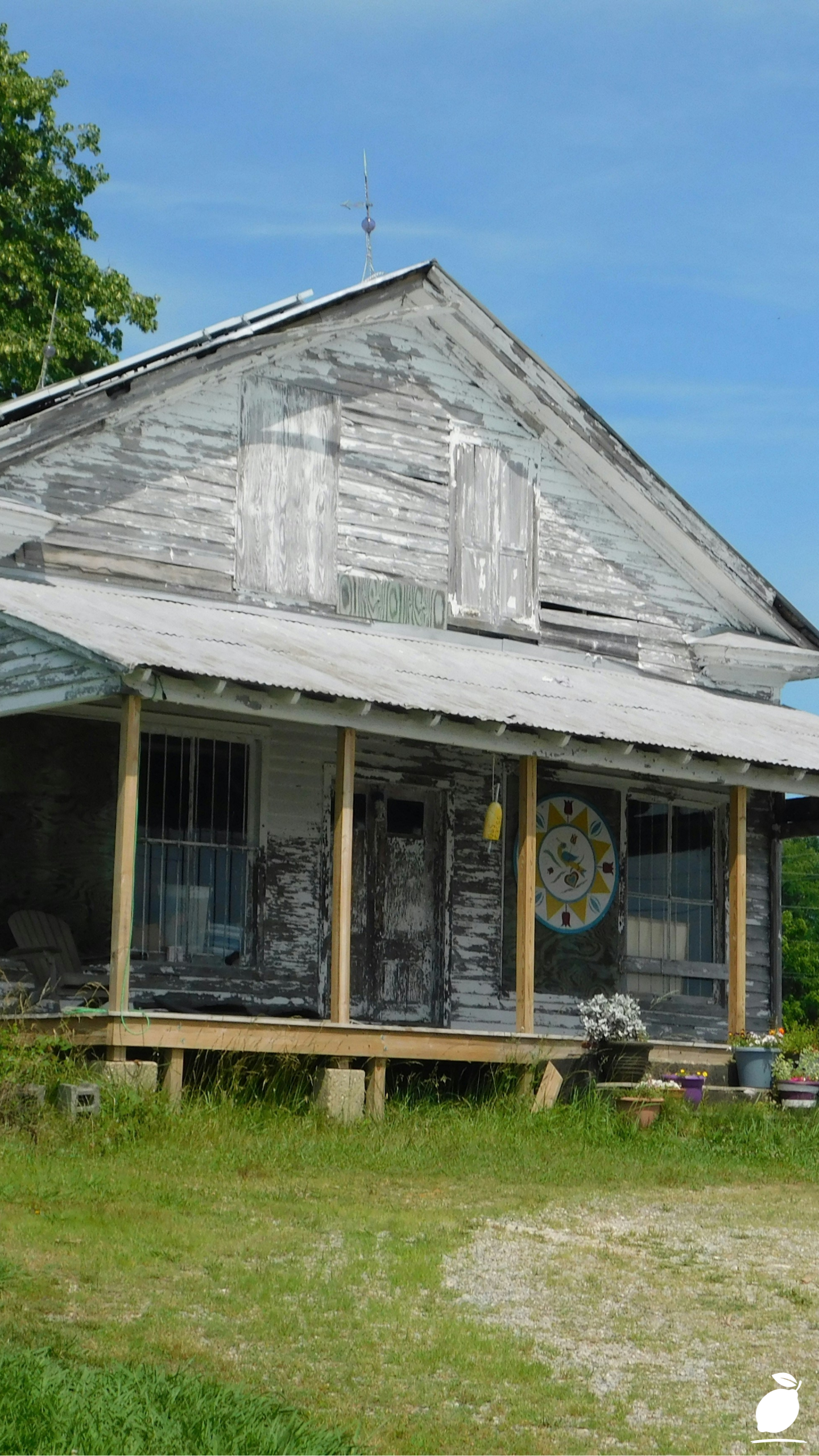 Revive Your Curb Appeal with These Farmhouse Porch Decor Ideas