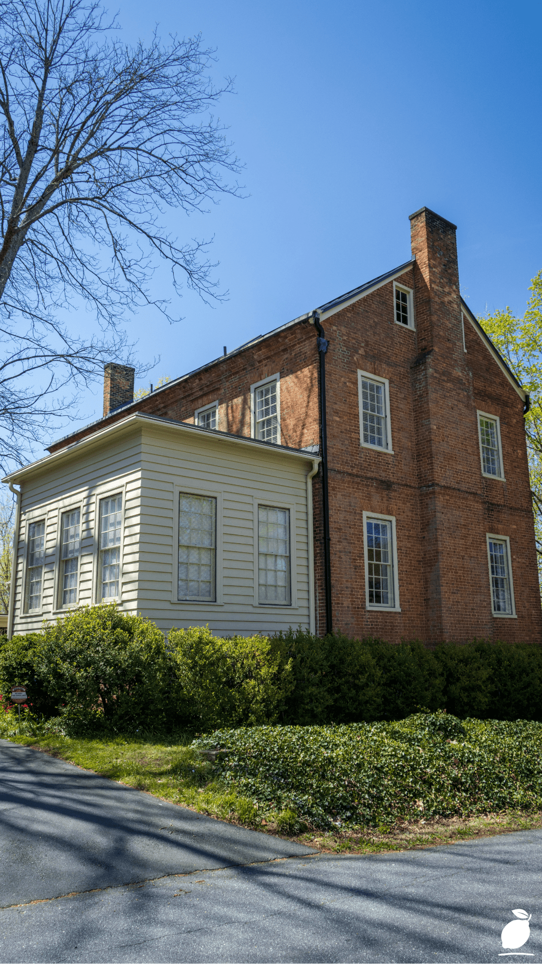 Choosing the Best Front Door Colors for Red Brick House Exteriors