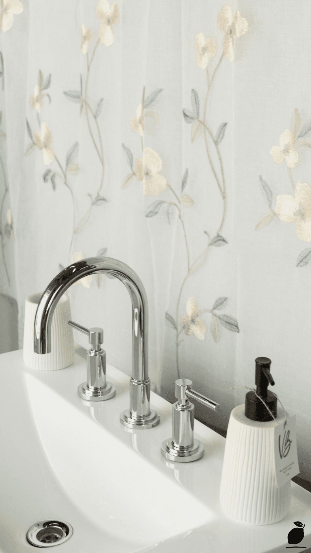 The Best Guide to Wallpapered Bathrooms