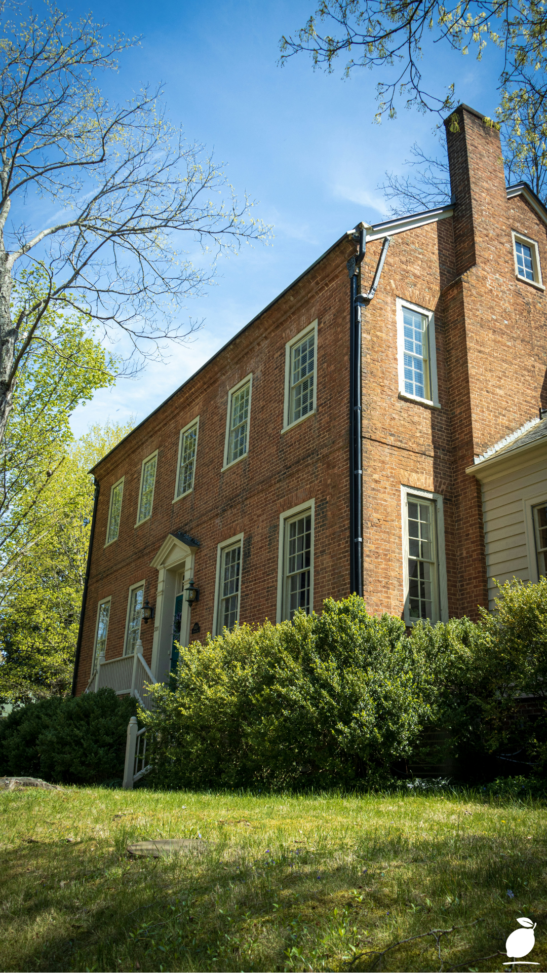 Choosing the Best Front Door Colors for Red Brick House Exteriors