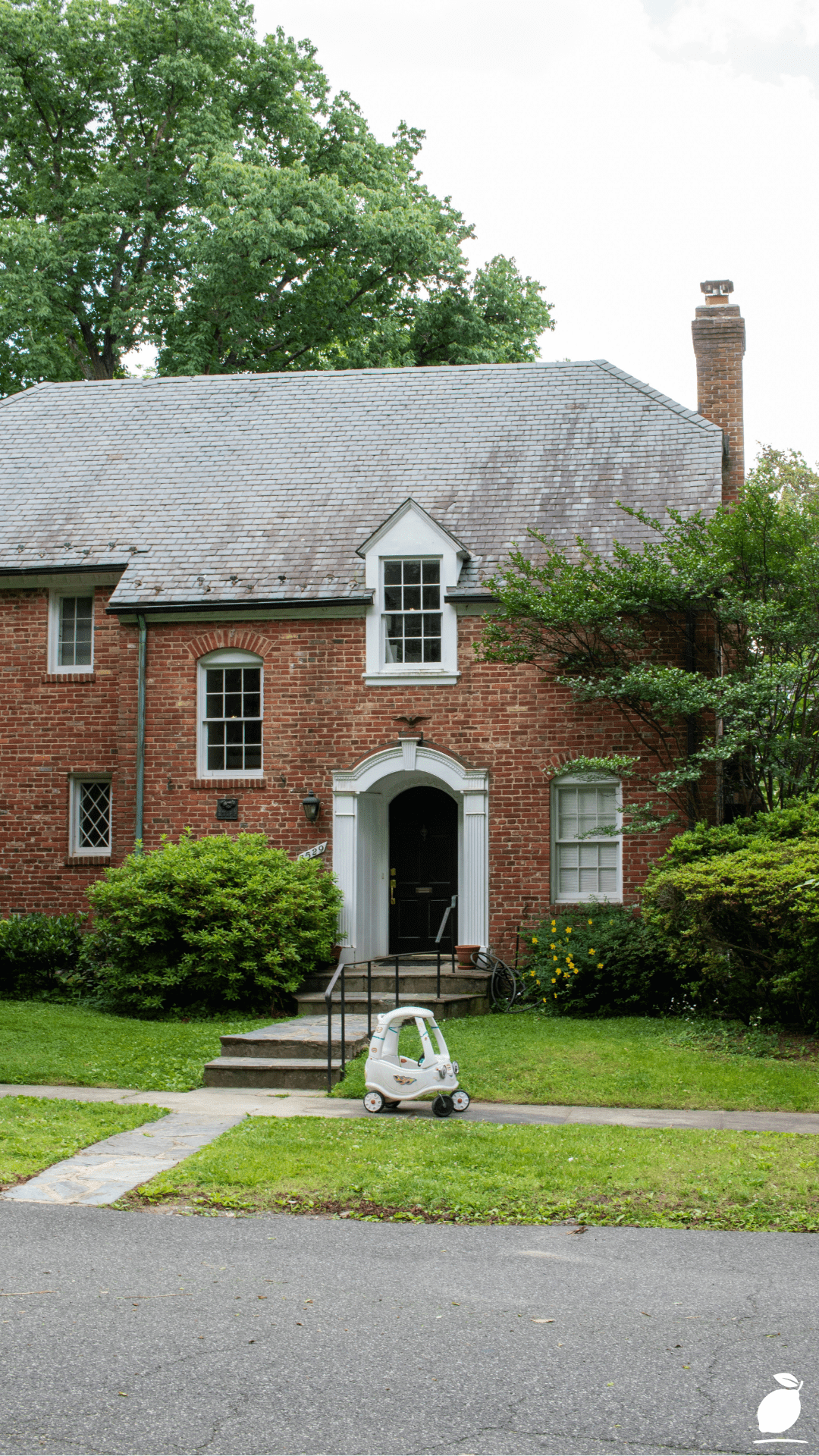 Choosing the Best Front Door Colors for Red Brick House Exteriors