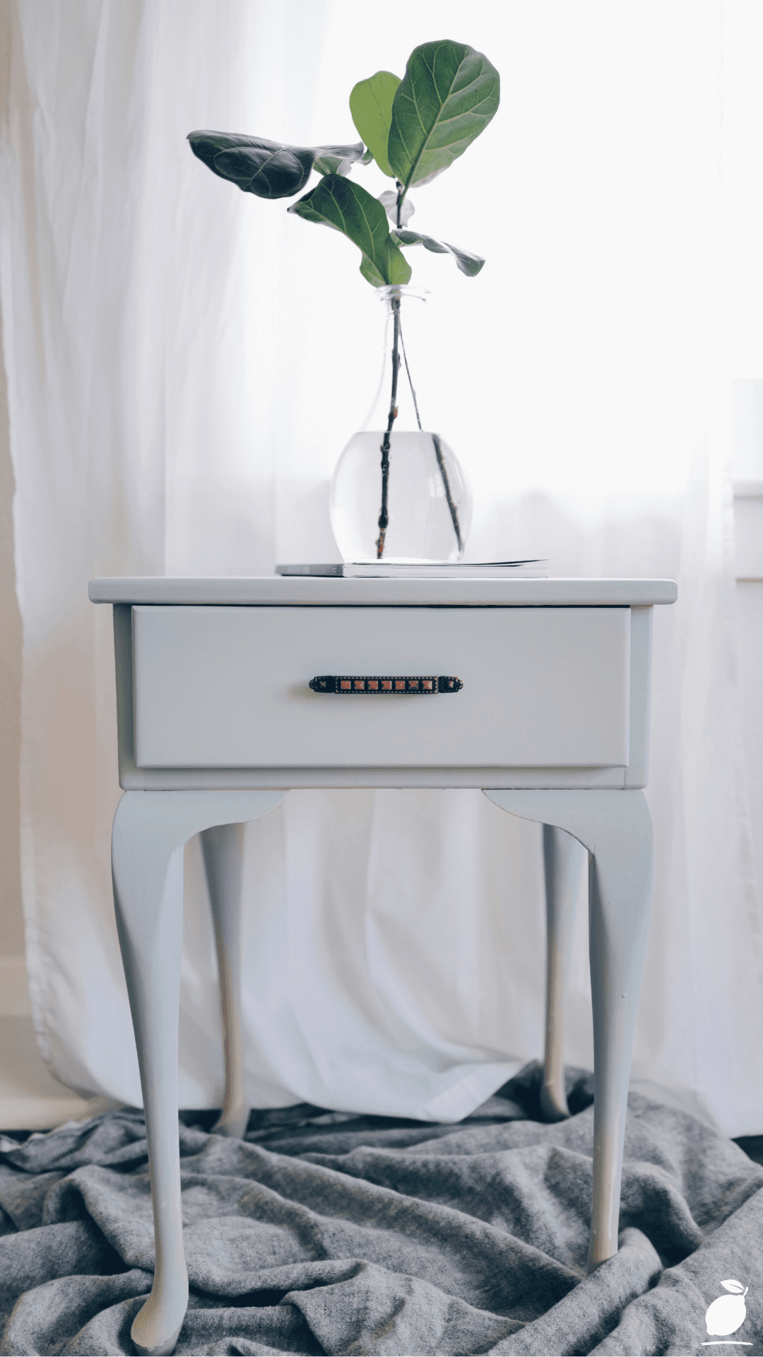 How to Chalk Paint Furniture - Chalk Painting for Beginners