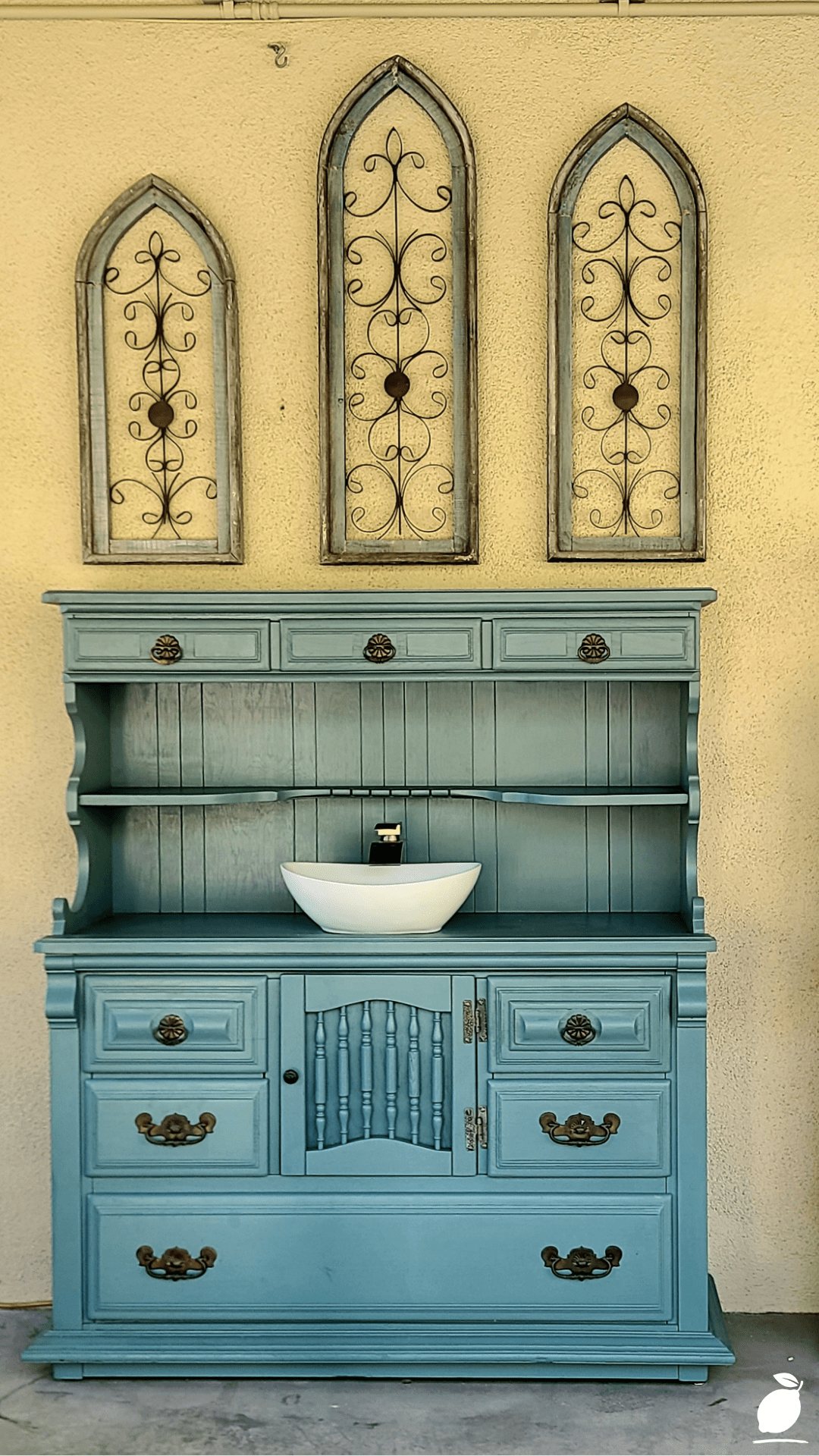 How to Chalk Paint Furniture - Chalk Painting for Beginners