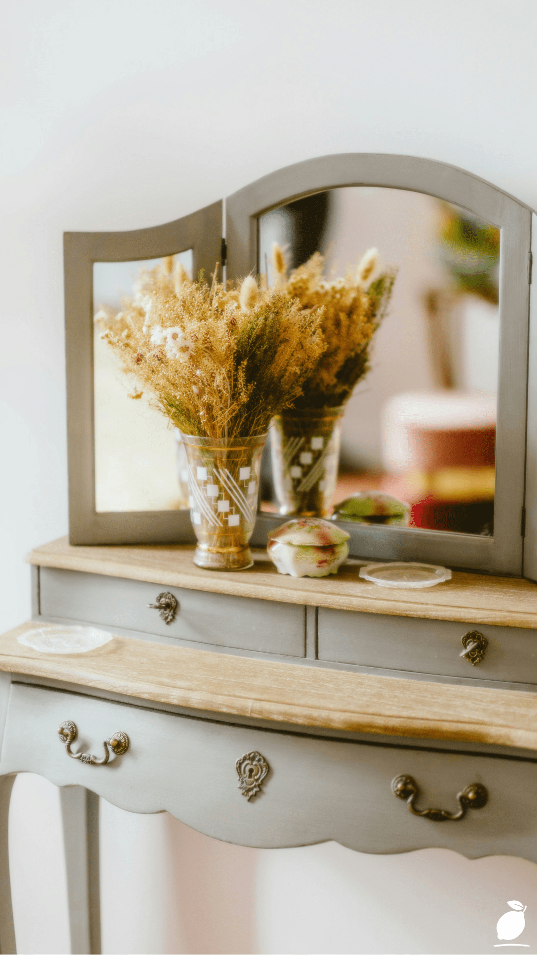 How to Chalk Paint Furniture - Chalk Painting for Beginners