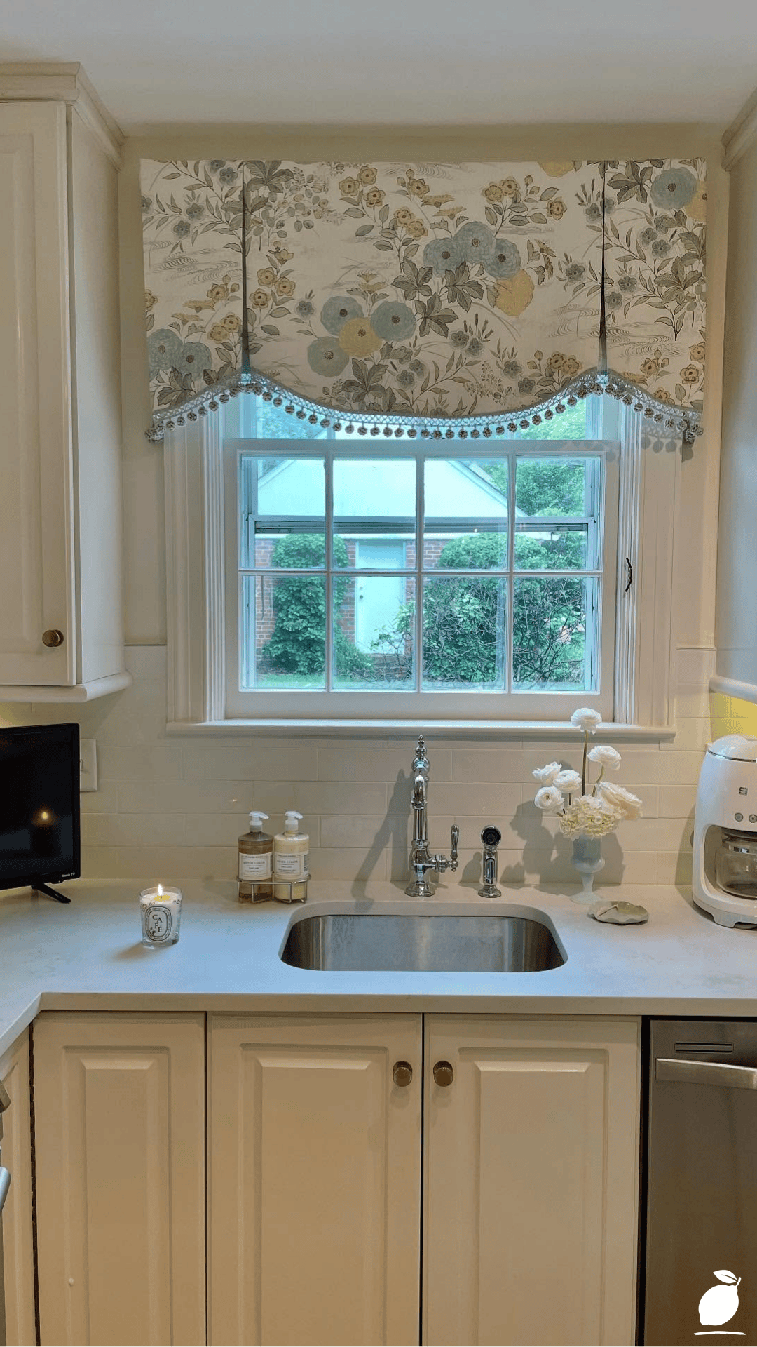 How to Get a Custom Look Using Kitchen Valance Ideas Over Sink