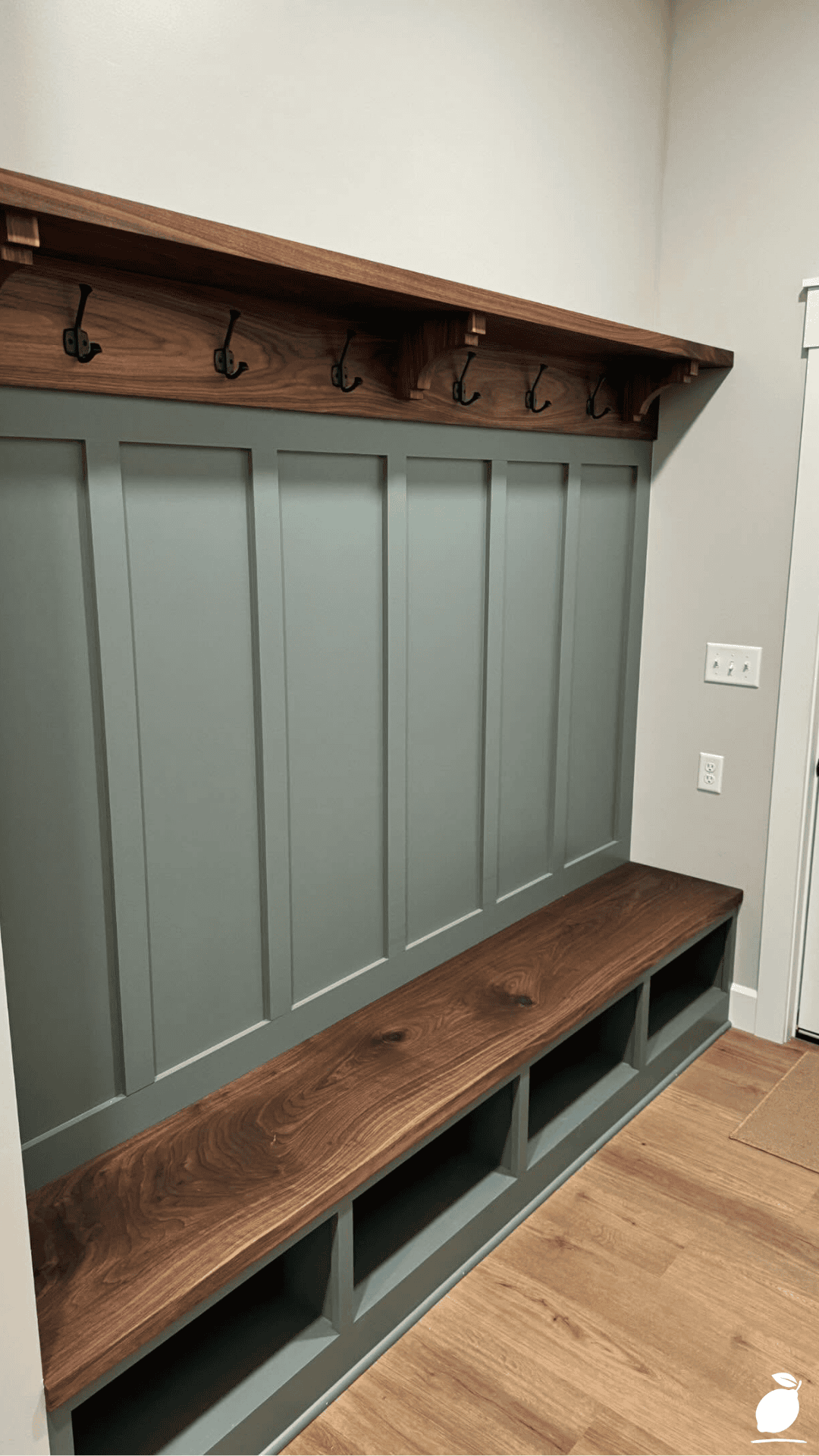 DIY Open-Bottom Mudroom Bench